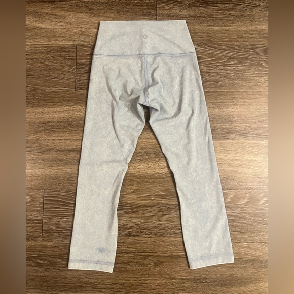 SOLD Lululemon Wunder Under High-Rise Crop Snow Washed 21" in Washed Chambray - Picture 7 of 8